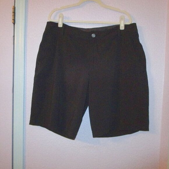 LULULEMON Men's KAHUNA Shorts Size 40 SEERSUCKER Pockets STRETCH Chino GOLF 10" - Picture 1 of 9